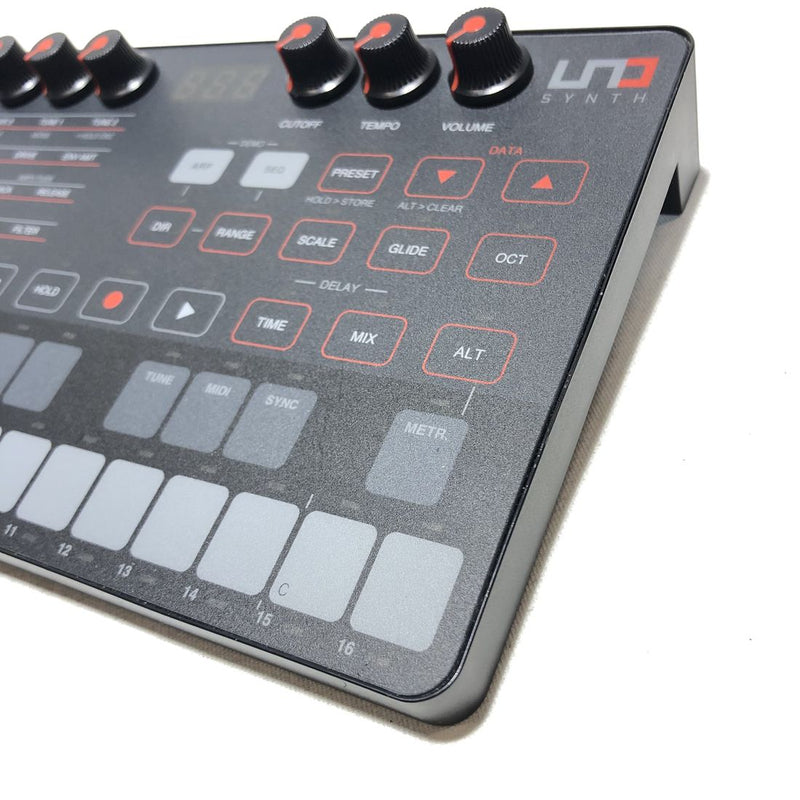 IK Multimedia UNO SYNTH Analog Synthesizer